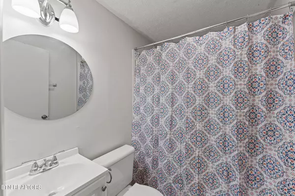 Knoxville, TN 37917,124 E Quincy Ave