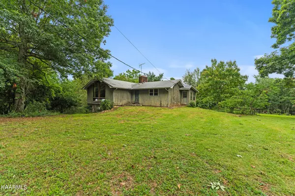 8440 Lakeland Drive, Lenoir City, TN 37772