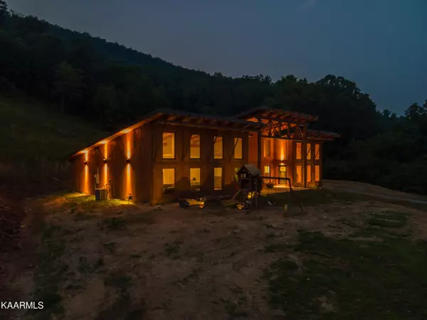 Clinton, TN 37716,1391 Dutch Valley Rd