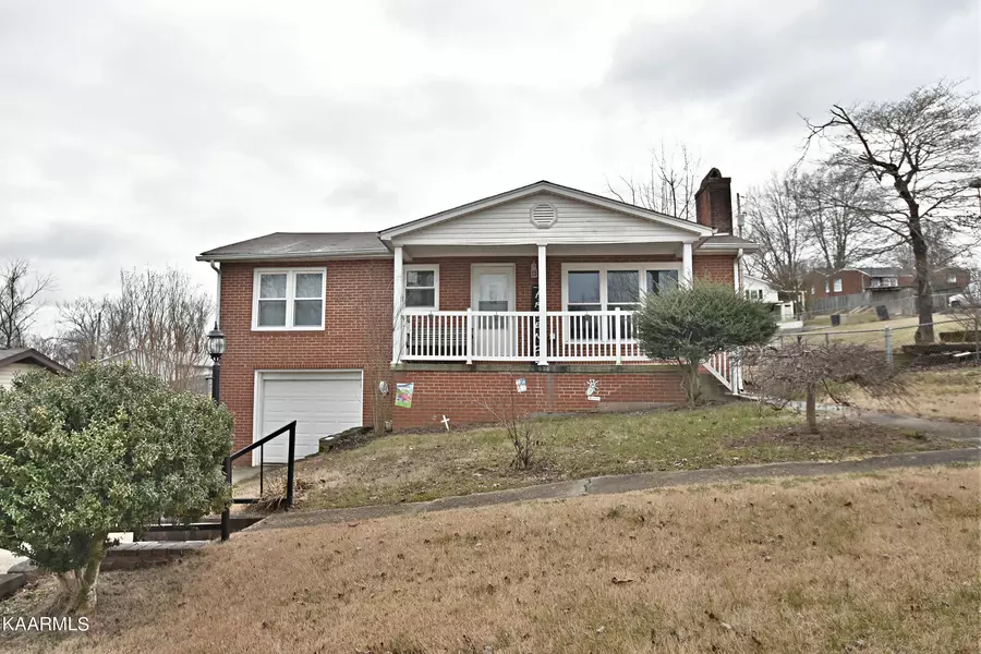 604 W 7th Ave, Lenoir City, TN 37771