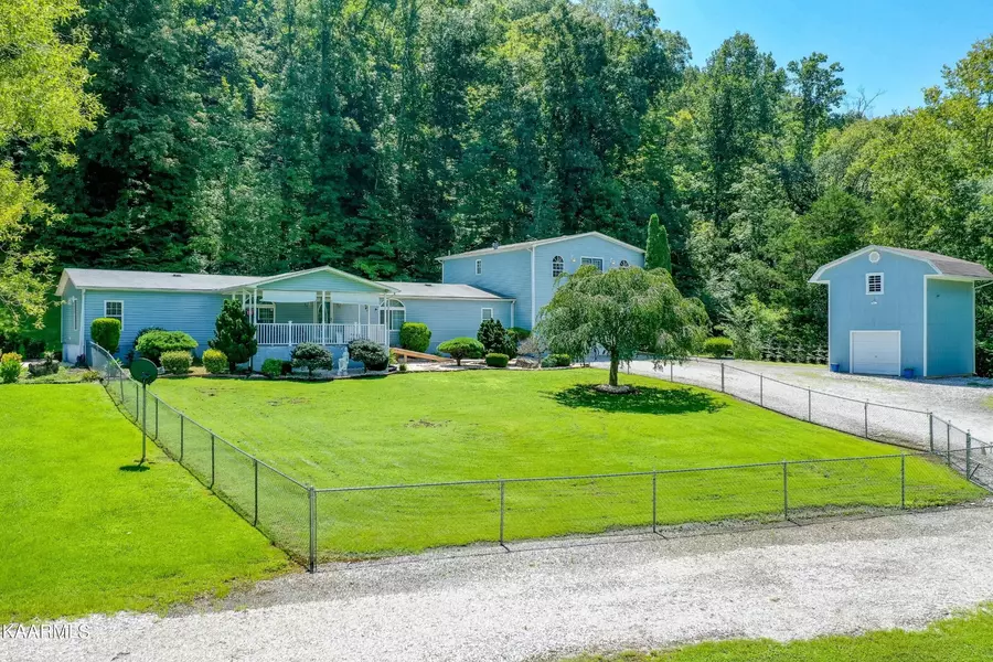 1926 Lake City Hwy, Clinton, TN 37716