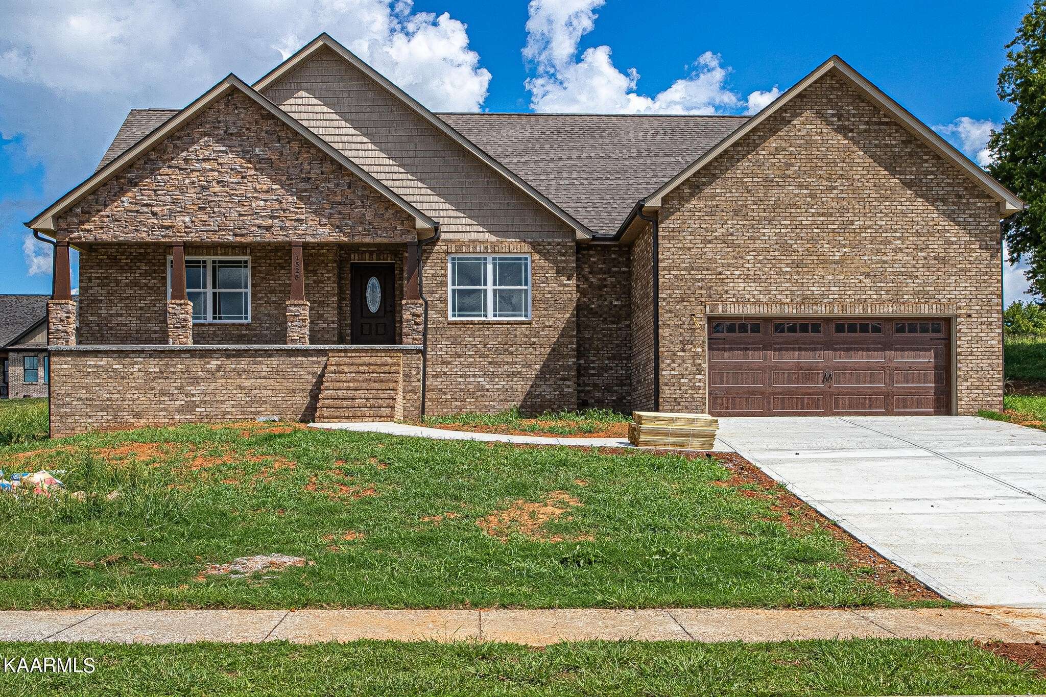1525 Rippling Waters Circle, Sevierville, TN 37876