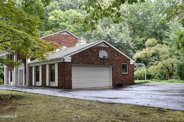 Clinton, TN 37716,615 Oliver Springs Hwy