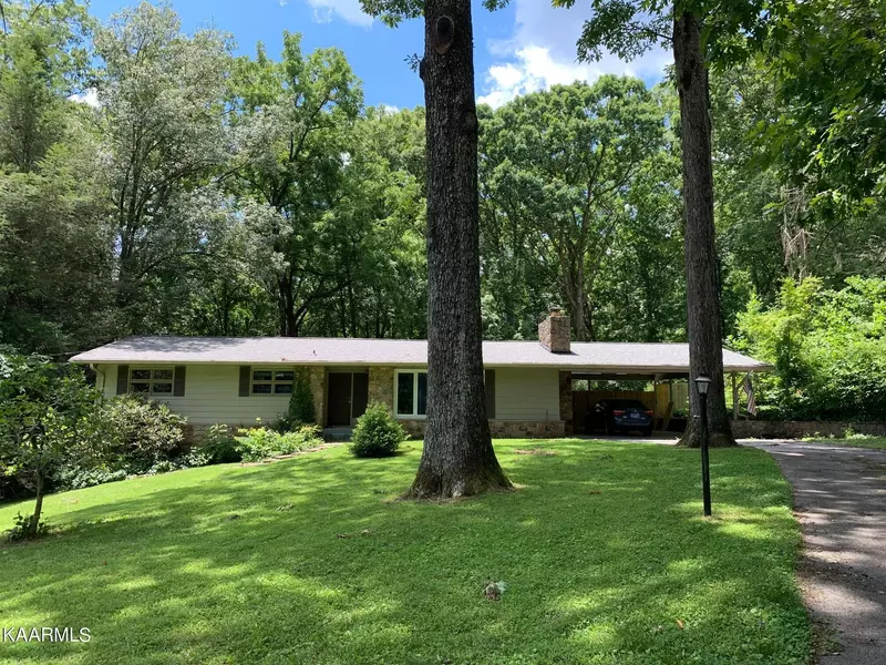 941 W Outer Drive, Oak Ridge, TN 37830