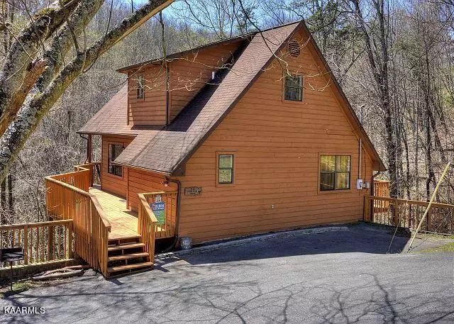 1136 Laddiebuck Lane, Gatlinburg, TN 37738