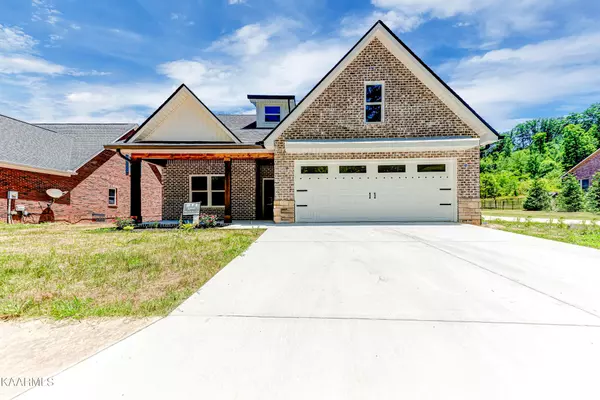 811 Green Meadows Lane, Lenoir City, TN 37771