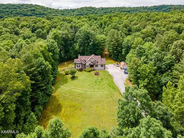 698 Fairview Rd, Harriman, TN 37748