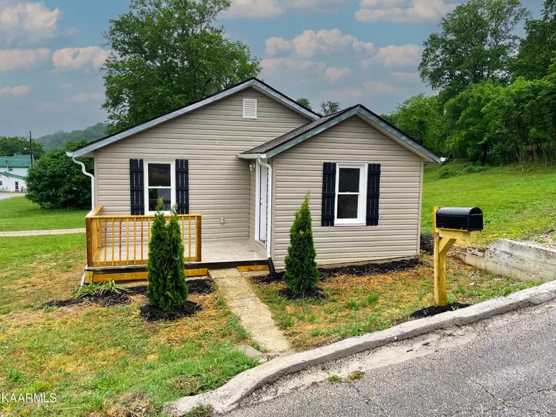 428 Queen Ave, Harriman, TN 37748