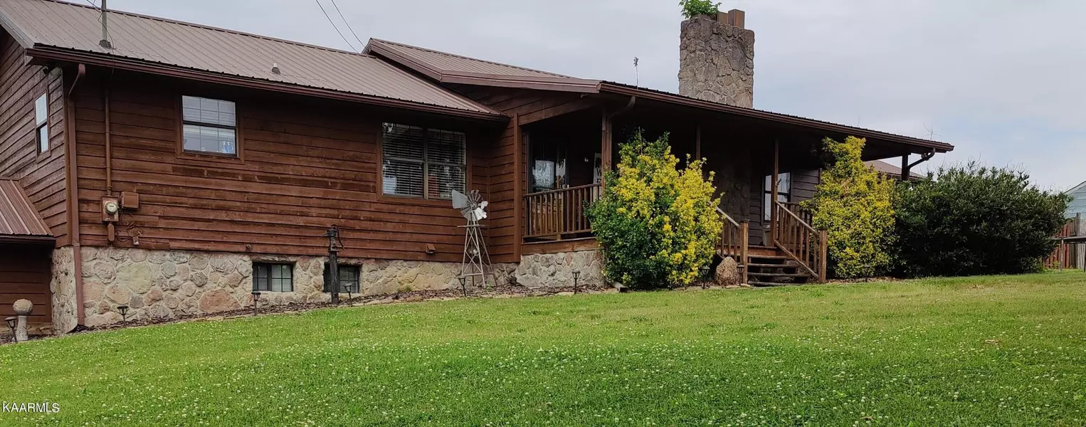 7000 Shaw Ferry Rd, Lenoir City, TN 37772