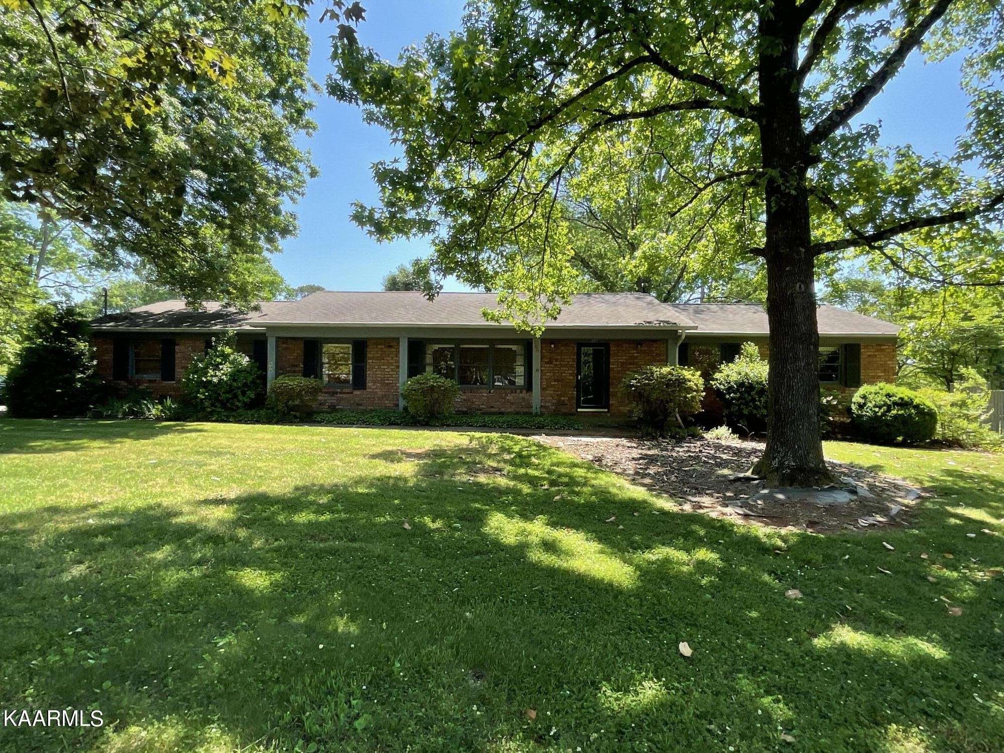608 Bridgewater Rd, Knoxville, TN 37923
