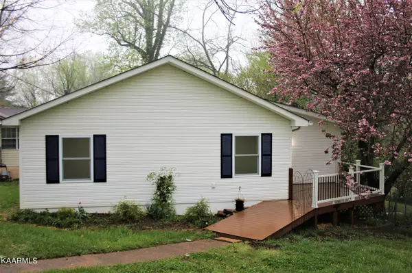 113 Wainwright Rd, Oak Ridge, TN 37830