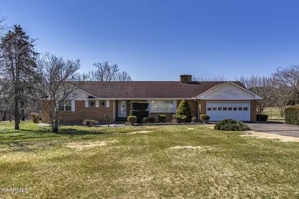 1755 Mountain View Rd, Lenoir City, TN 37771