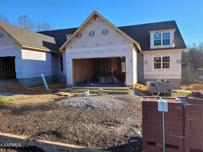 1166 Meadow Walk Lane, Lenoir City, TN 37772