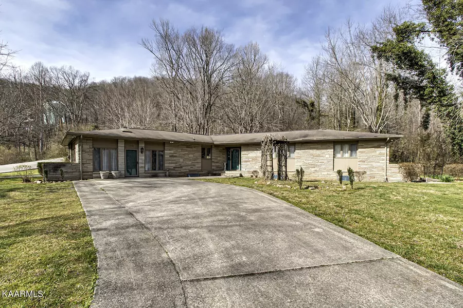 408 W Hills Drive, Harriman, TN 37748