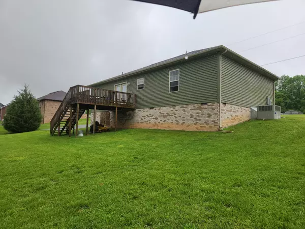 Lafayette, TN 37083,110 Brady Cole Ln