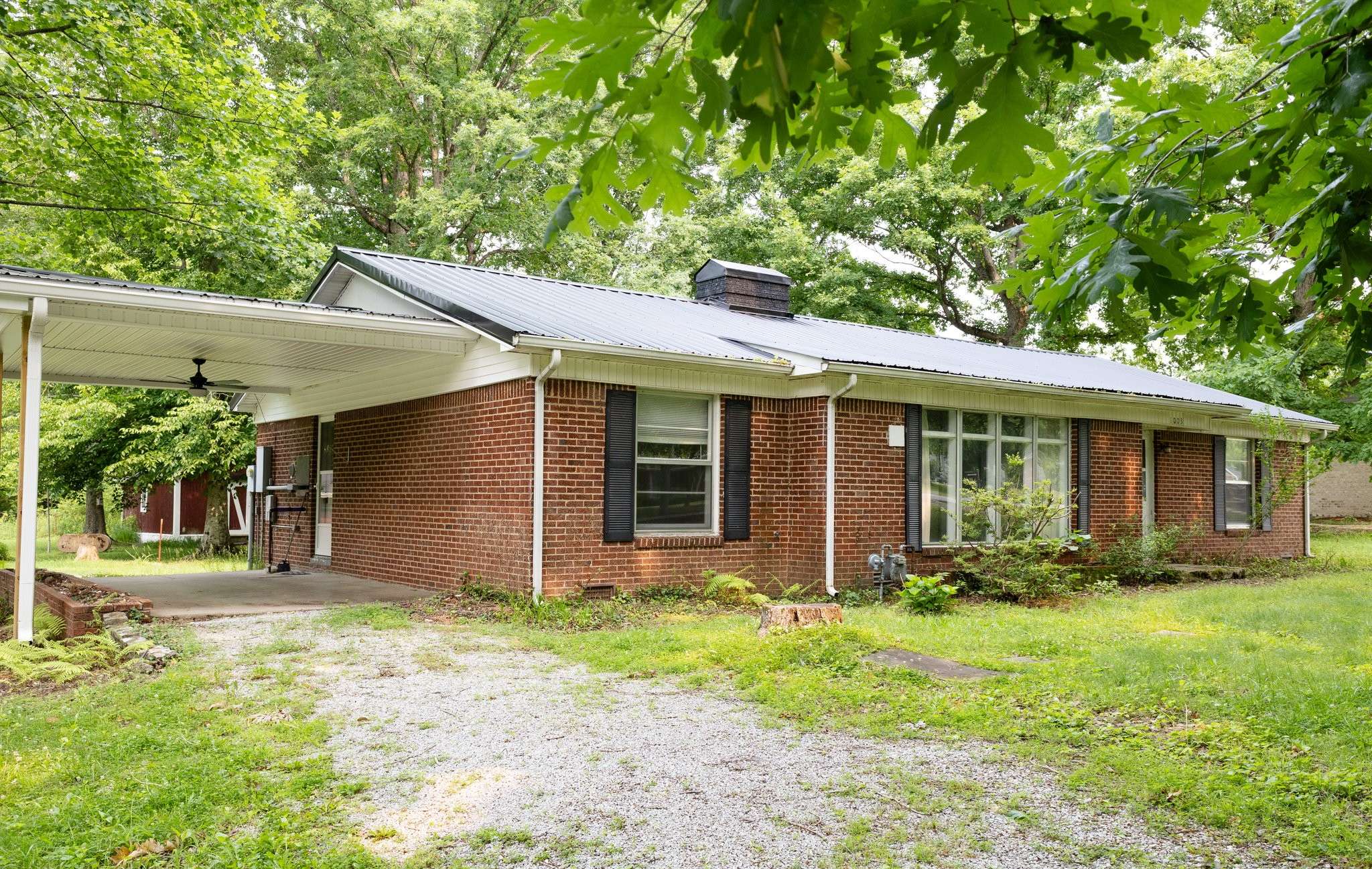 1003 Ellington Dr, Lafayette, TN 37083