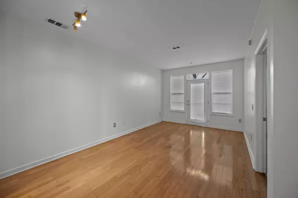 Nashville, TN 37212,3000 Vanderbilt Pl #221