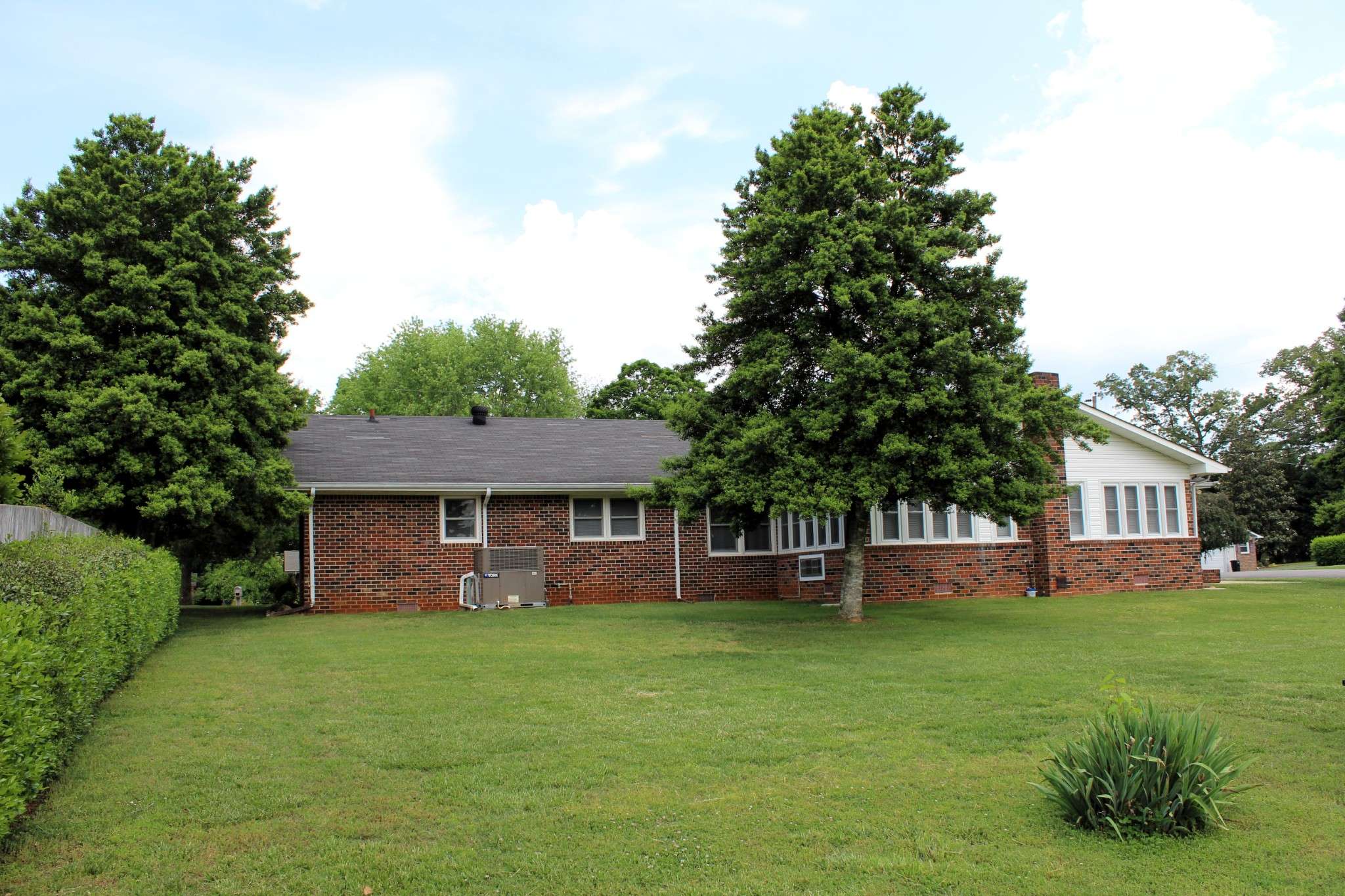 Decherd, TN 37324,101 Iris St