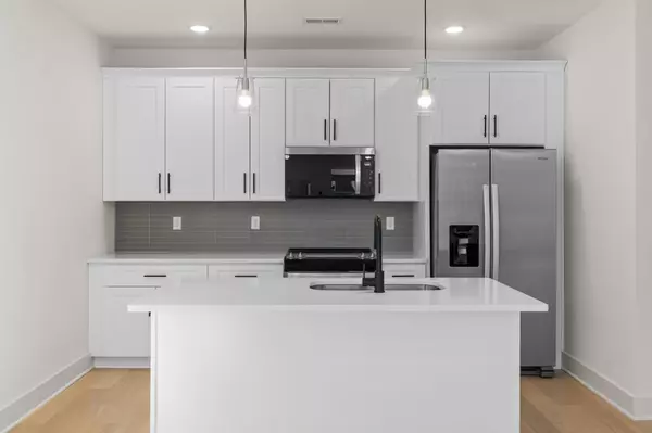Nashville, TN 37214,550 Markham St #14