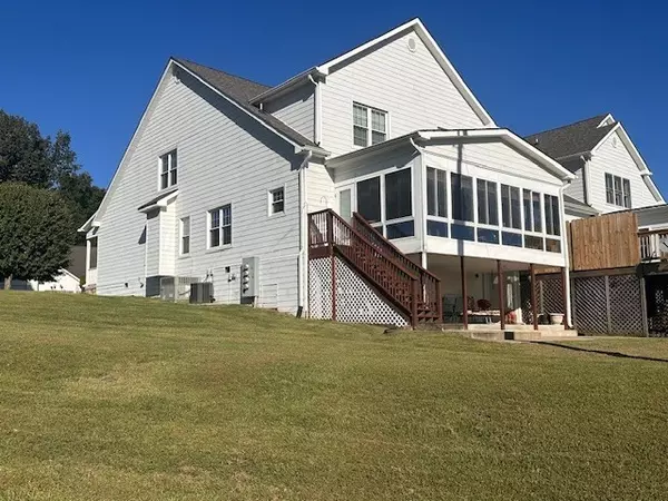106 Rose Dr, Dover, TN 37058