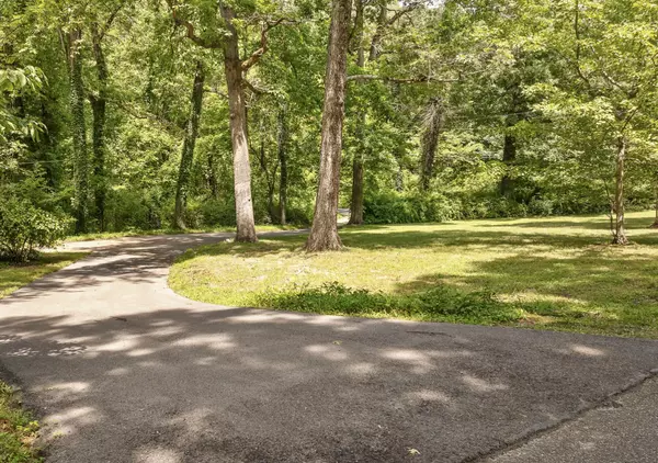 Signal Mountain, TN 37377,4414 Chestnut Avenue