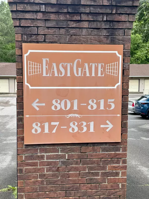 Dickson, TN 37055,811 Highway 70 #E