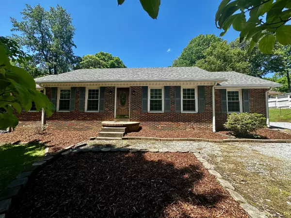 1026 Highland Dr, Dickson, TN 37055