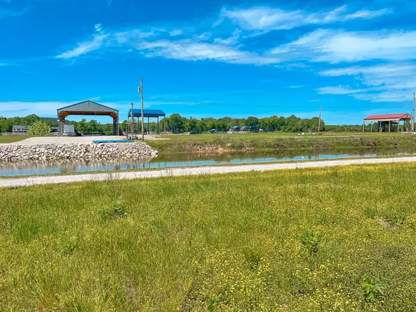 Clifton, TN 38425,144 Drake Dr