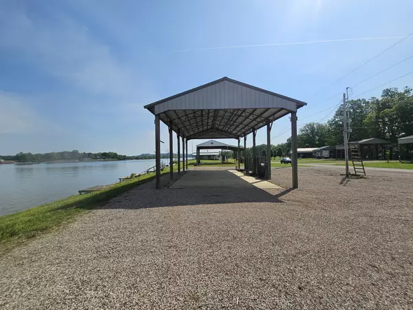 Clifton, TN 38425,885 River Front Dr