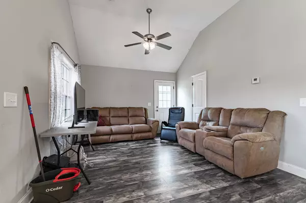 Springfield, TN 37172,573 20th Ave #W