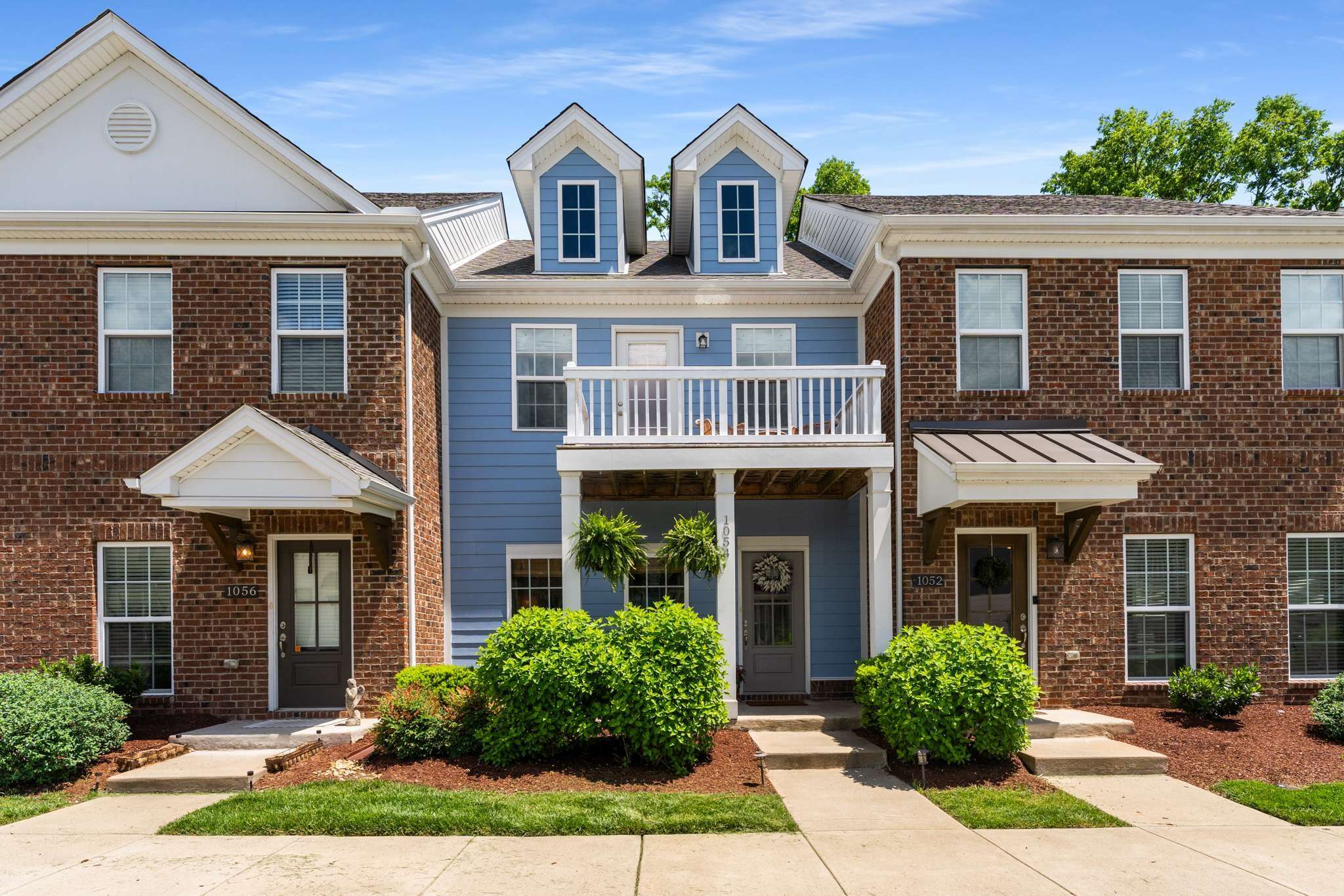 1054 Emery Bay Cir, Hendersonville, TN 37075