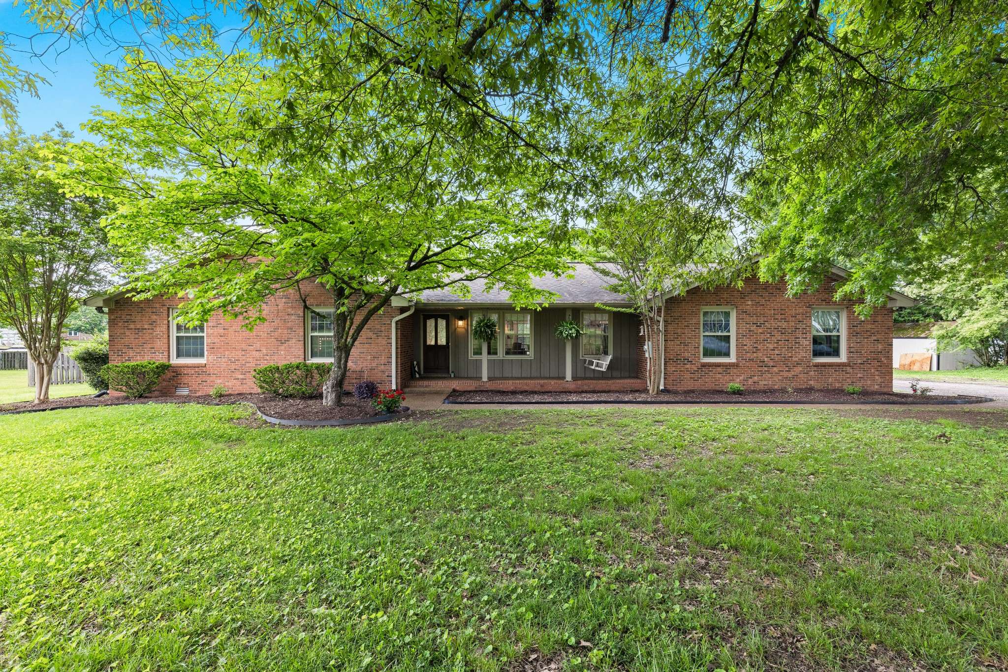 2707 Cages Bend Rd, Gallatin, TN 37066