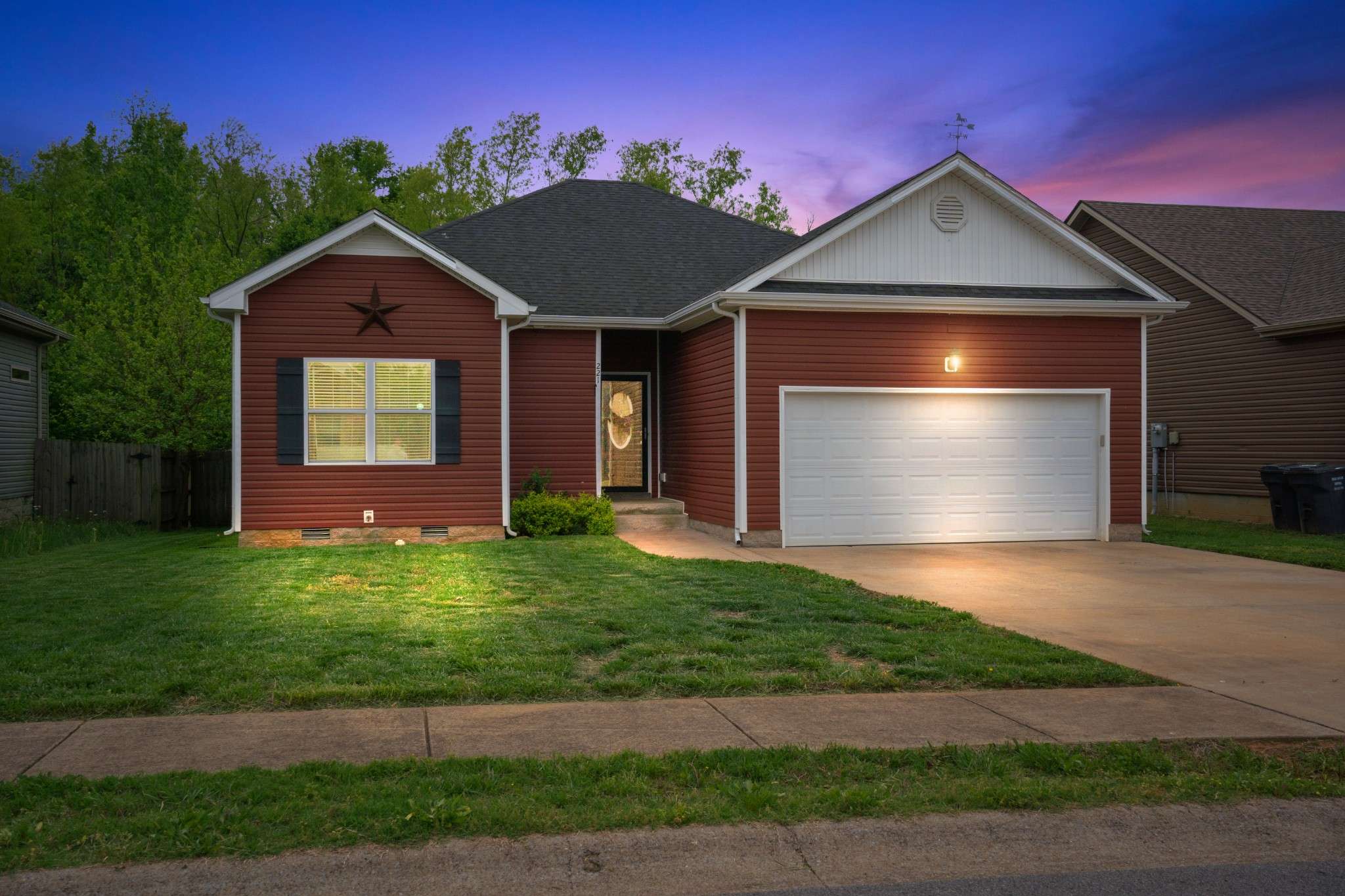 221 Azalea Dr, Oak Grove, KY 42262