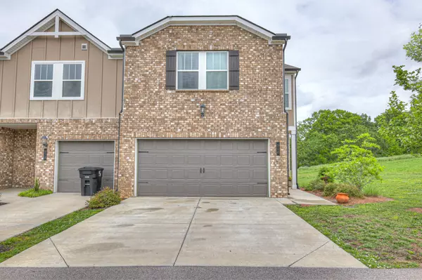 Columbia, TN 38401,920 Oak Ridge Ln