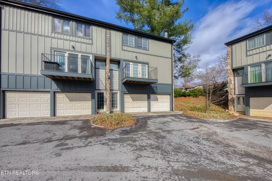 1824 Cherokee Bluff Drive, Knoxville, TN 37920