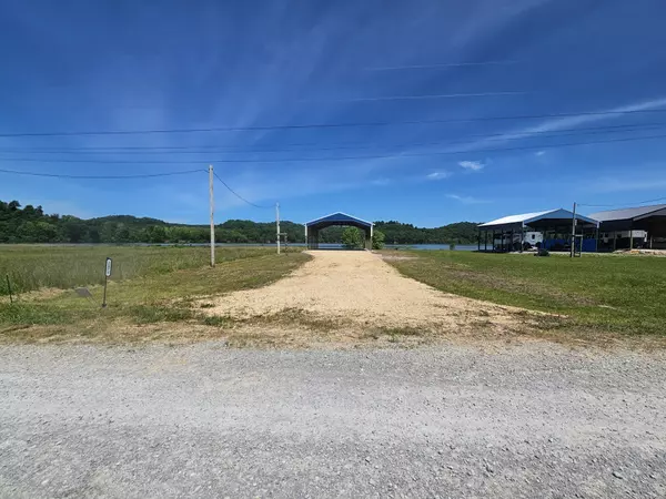 Clifton, TN 38425,2475 Hardin Bottom River Rd