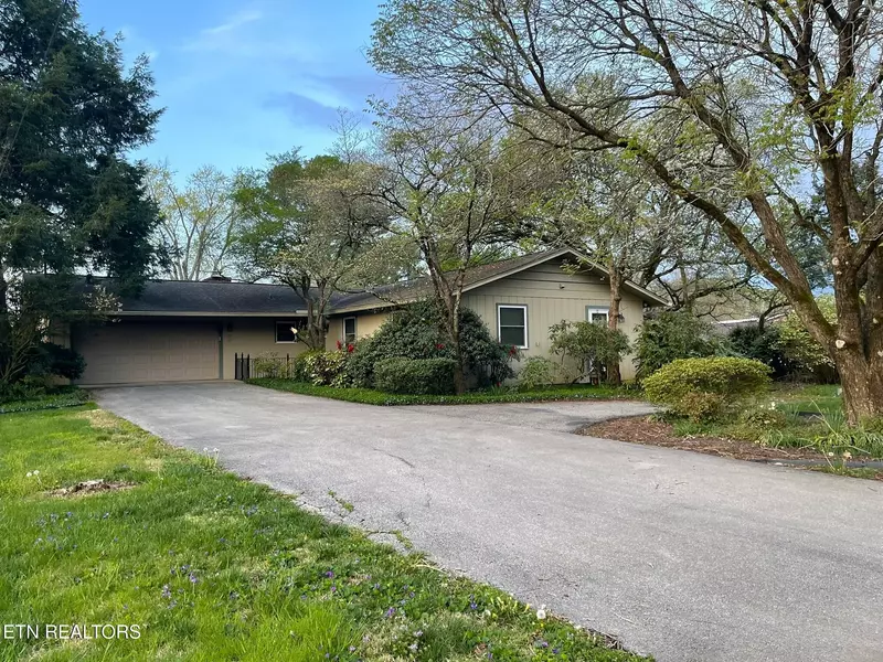 8832 Fox Lonas Rd, Knoxville, TN 37923