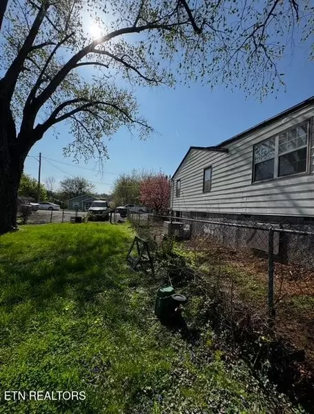 1529 Delaware Ave, Knoxville, TN 37921