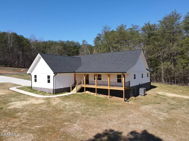 4379 6 Mile Rd Rd, Maryville, TN 37803