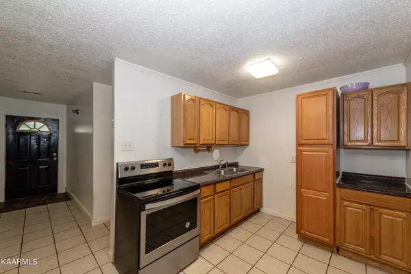 Maryville, TN 37804,2329 Grove St