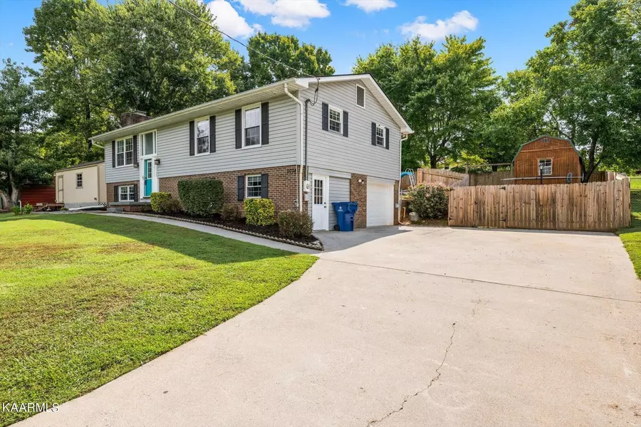 2034 Colonial Circle, Maryville, TN 37803