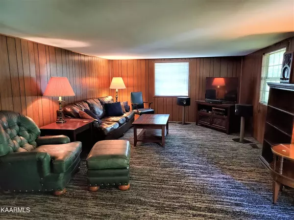 Friendsville, TN 37737,773 Finn Long Rd