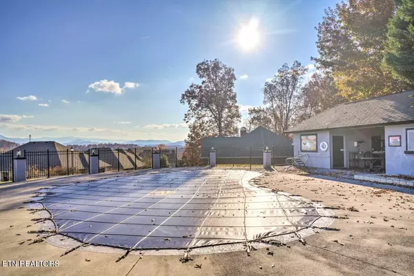 Sevierville, TN 37862,333 Saddleback Way