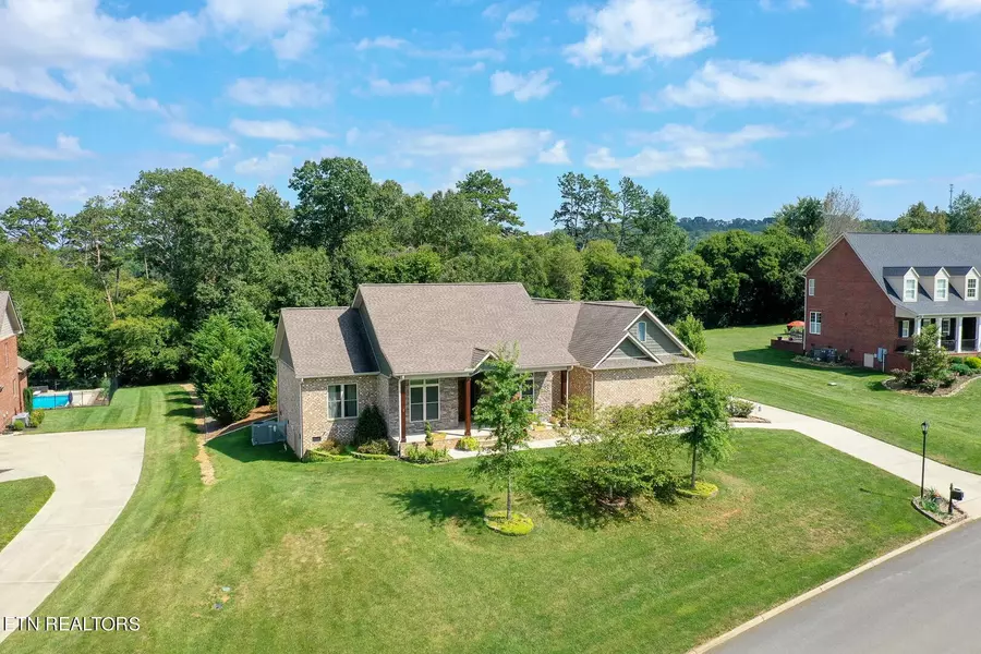 210 Williamsburg Drive, Lenoir City, TN 37772
