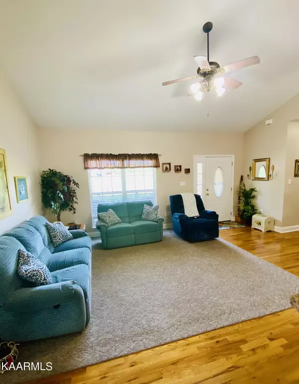 Maryville, TN 37801,5013 Coyote Way