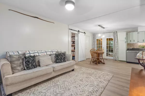 Charlotte, TN 37036,112 Saint James St