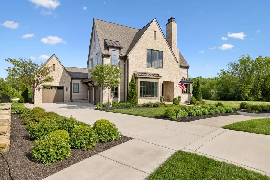 8820 Edgecomb Dr, College Grove, TN 37046