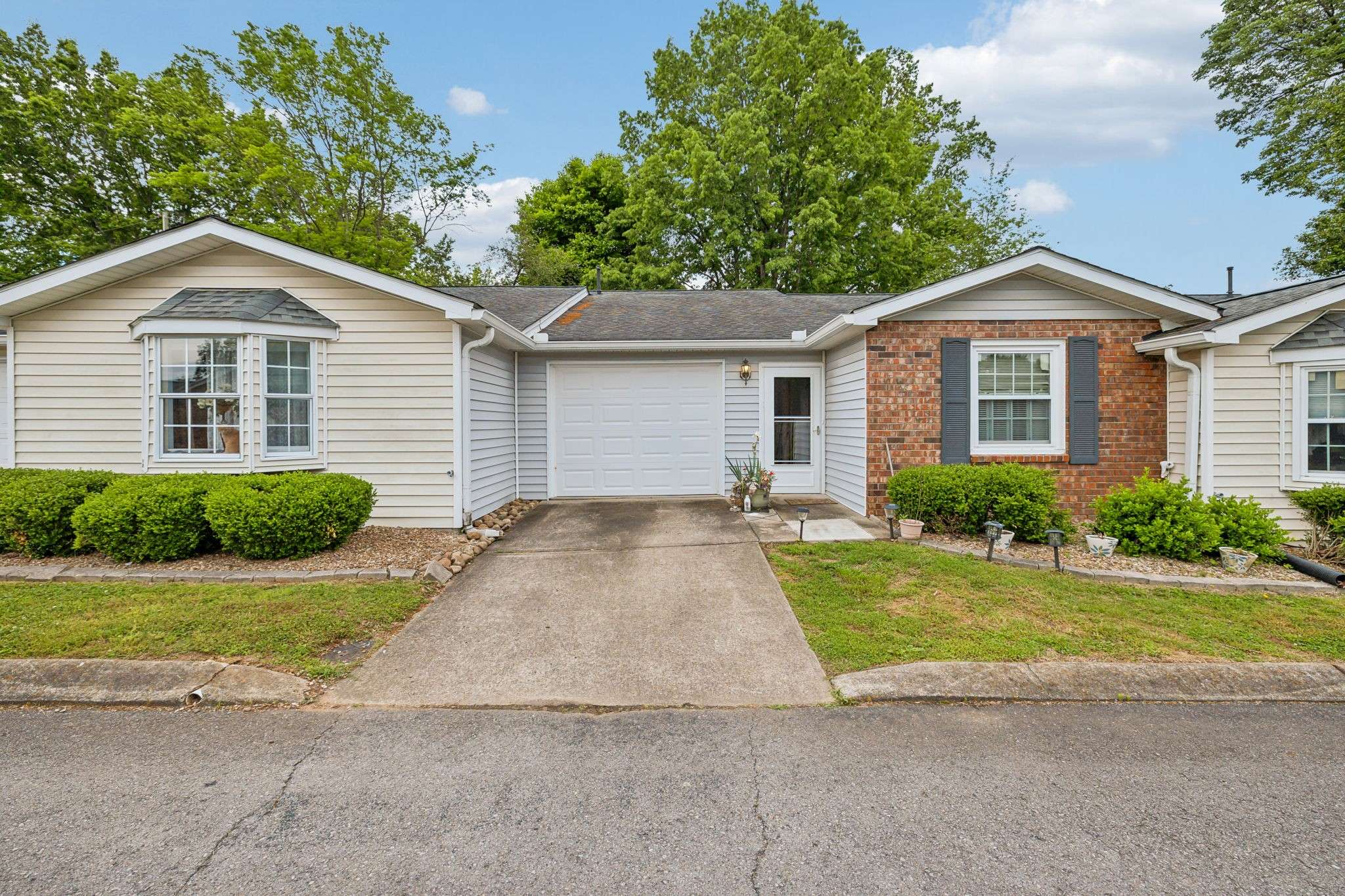102 Pepper Grove Ave, Springfield, TN 37172