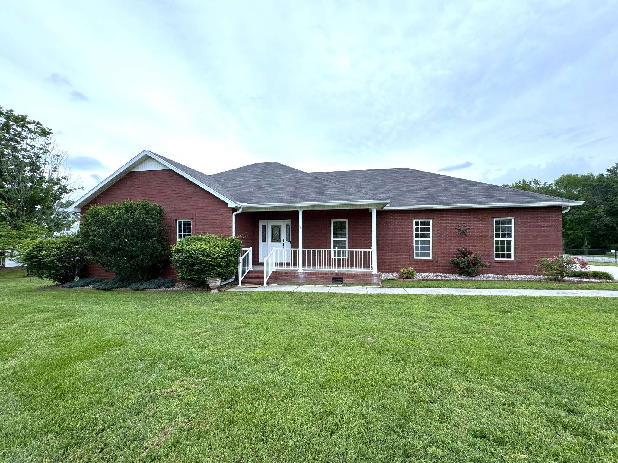 416 Overlook Cir, Tullahoma, TN 37388