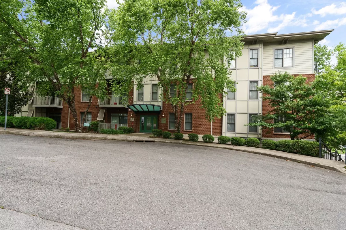 Nashville, TN 37203,3100 W End Cir #102